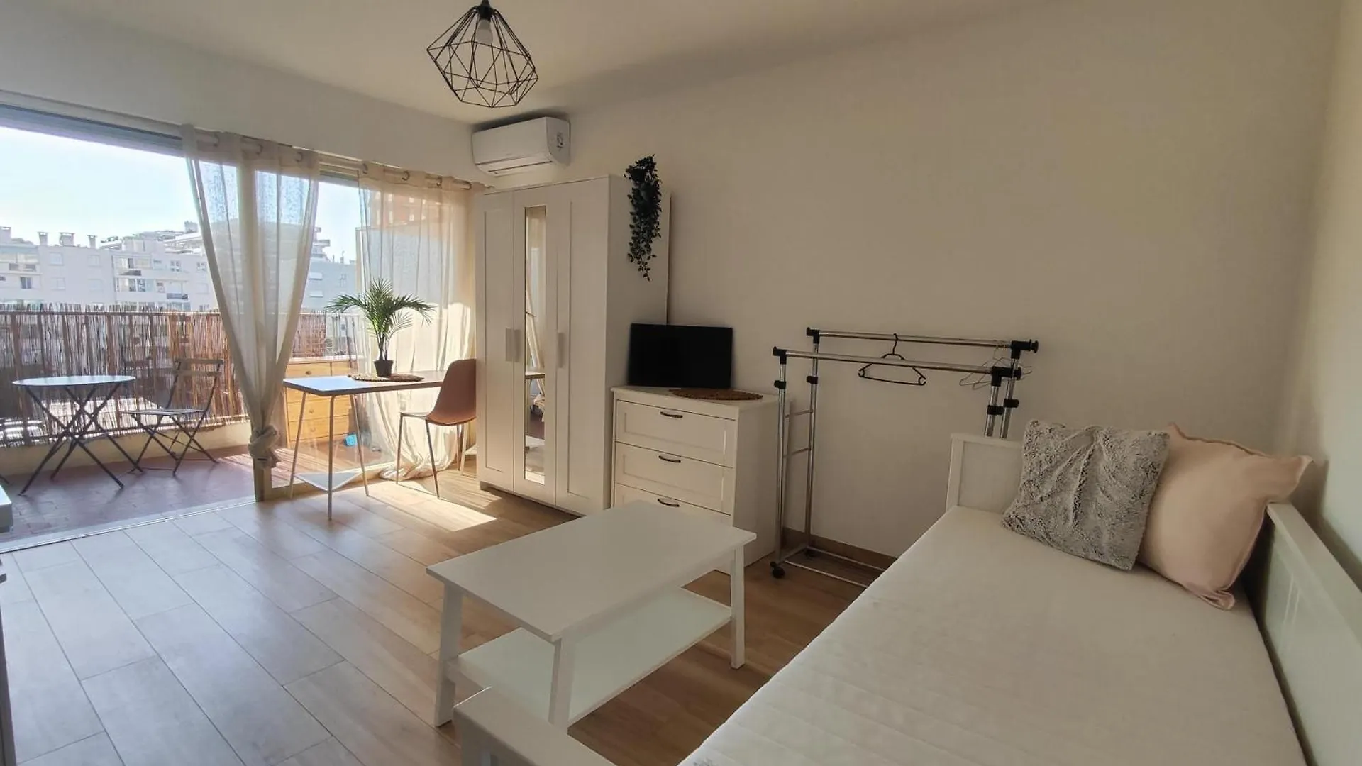 Studio Proche Plage Juan Les Pins Apartment Antibes France