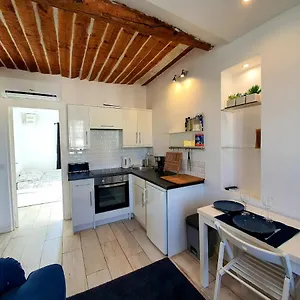  Apartment Freshly Tastefully Renovated In Heart Of Old